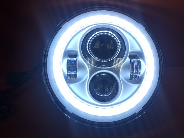 7" DAYMAKER Replacement WHITE With WHITE Halo Projector HID LED Light Bulb Headlight Motorcycle Harley