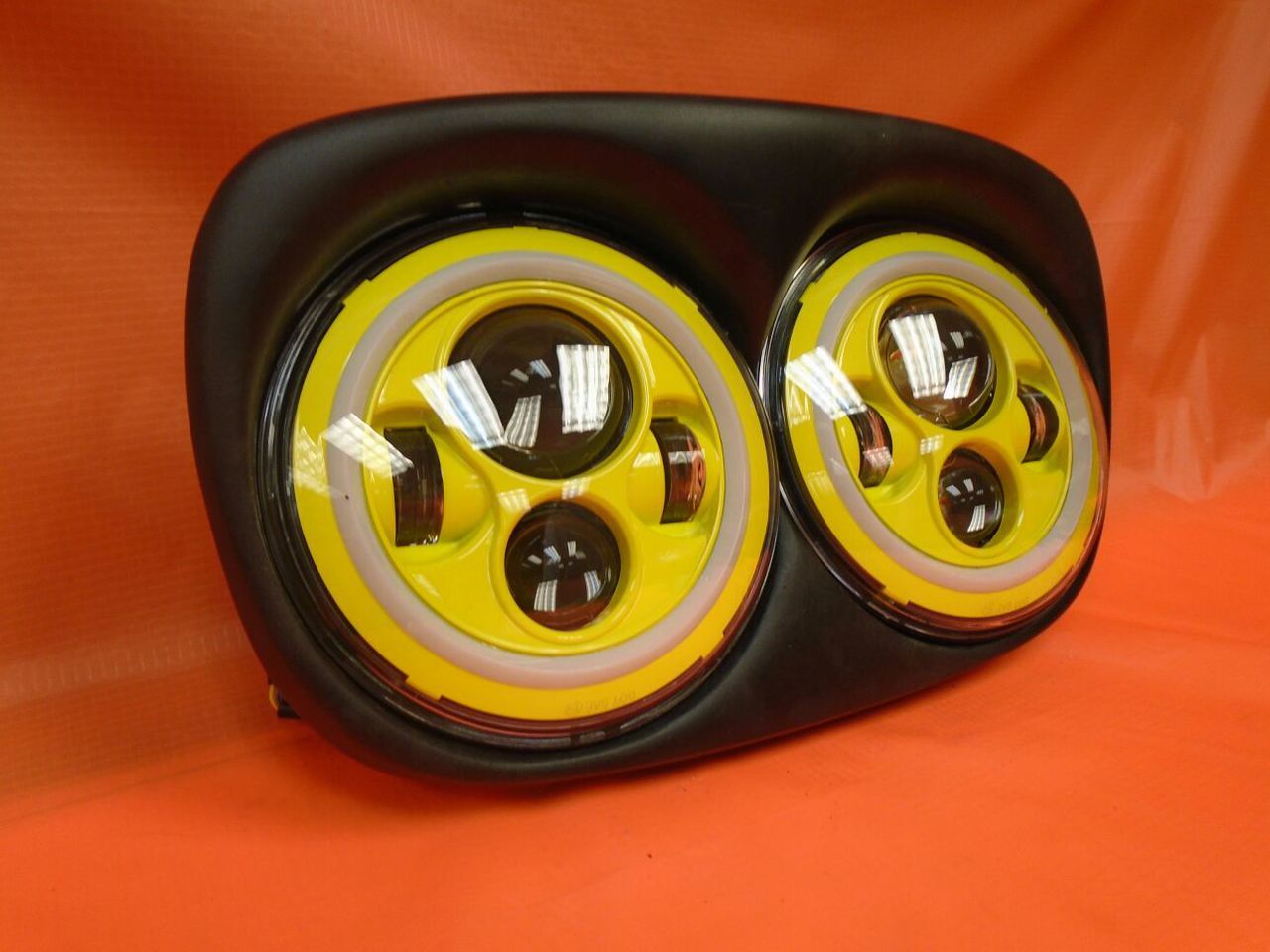 DUAL 7" YELLOW DAYMAKER YELLOW HALO LED ROAD GLIDE Black Light Bulb Headlight Motorcycle Harley Bezel