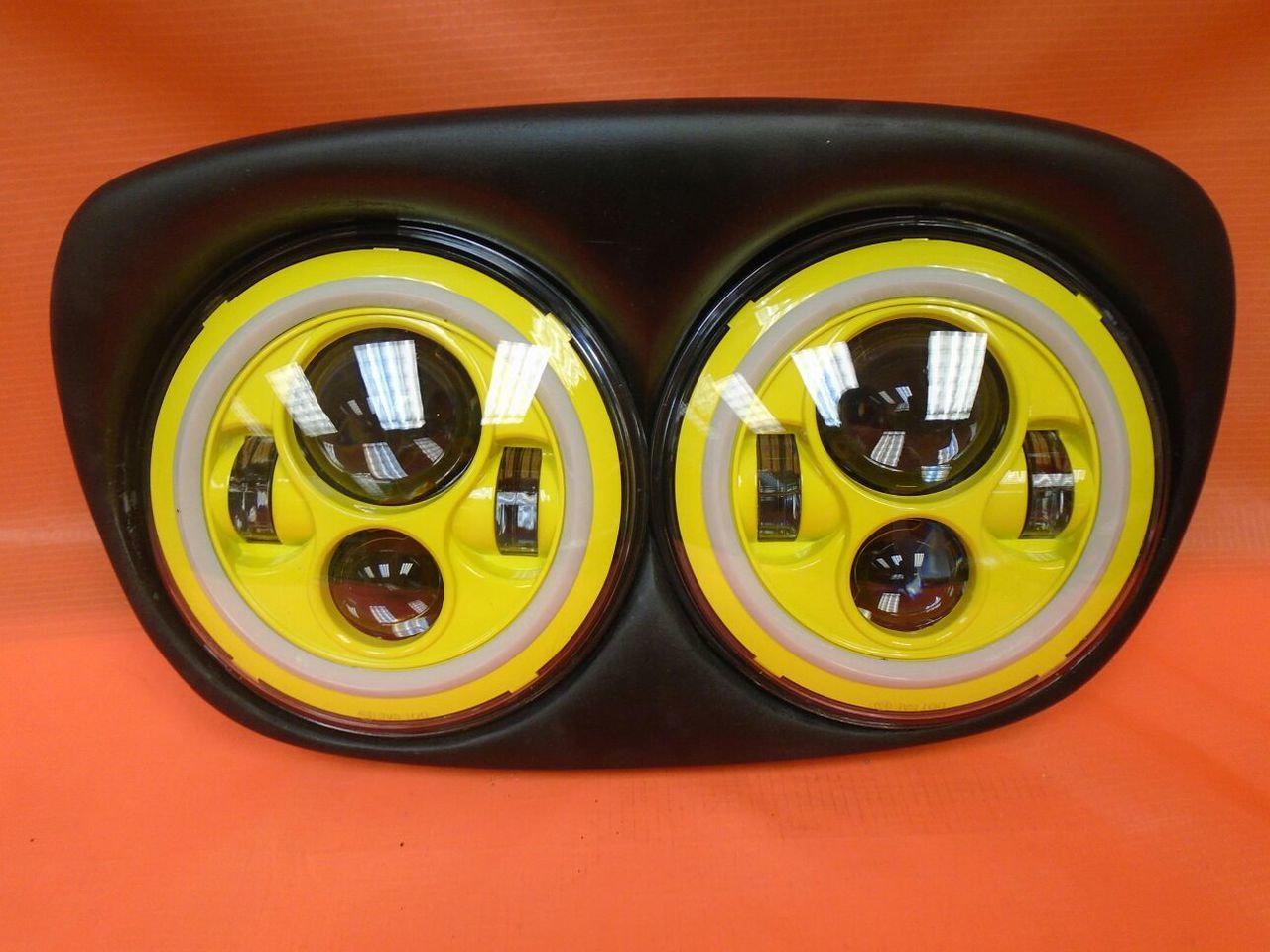 DUAL 7" YELLOW DAYMAKER YELLOW HALO LED ROAD GLIDE Black Light Bulb Headlight Motorcycle Harley Bezel