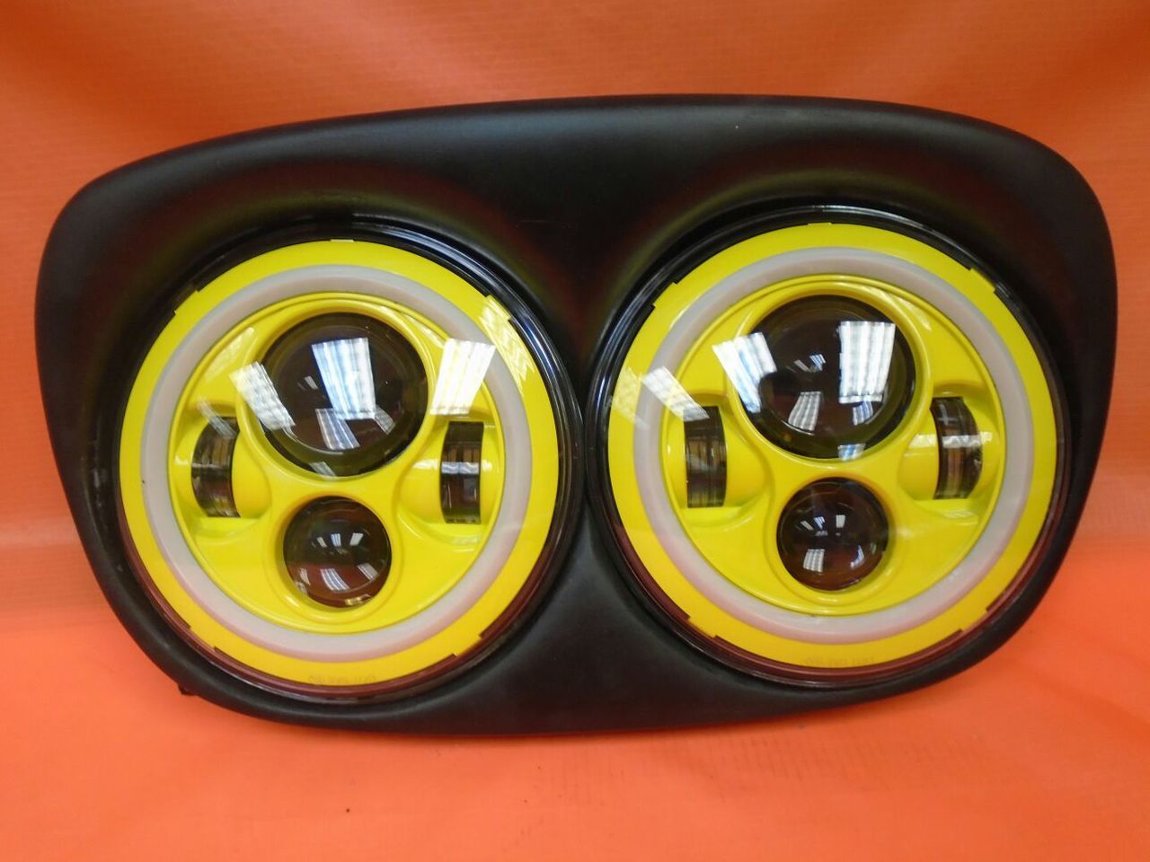 DUAL 7" YELLOW DAYMAKER YELLOW HALO LED ROAD GLIDE Black Light Bulb Headlight Motorcycle Harley Bezel