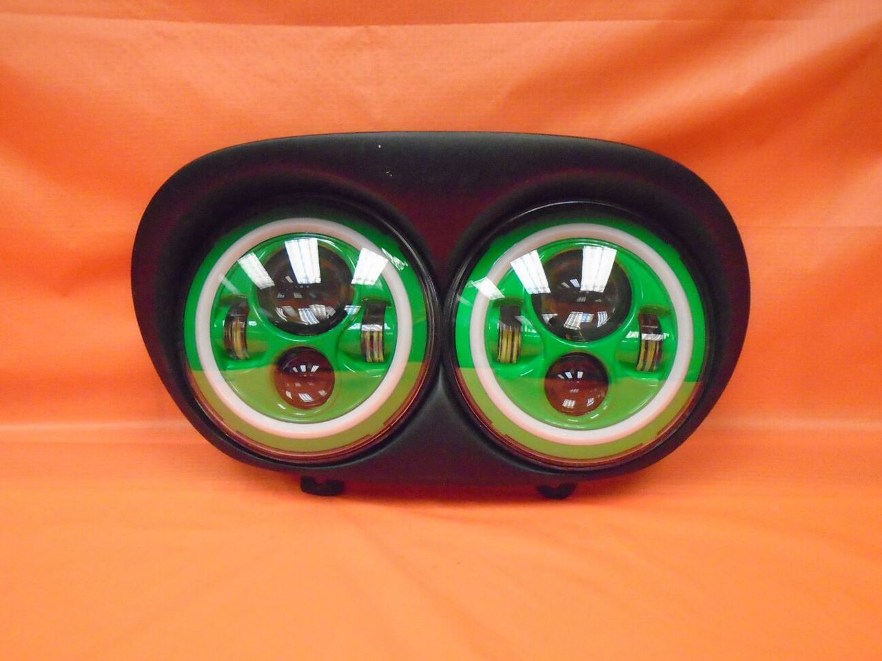 DUAL 7" GREEN DAYMAKER 2014 - 2018 GREEN HALO LED ROAD GLIDE Black Light Bulb Headlight Harley Bezel