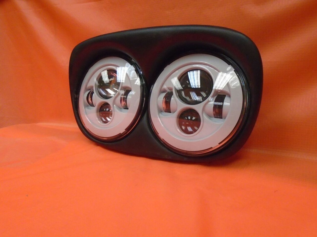 DUAL 7" WHITE DAYMAKER LED ROAD GLIDE Light Bulb Headlight Motorcycle Harley Bezel