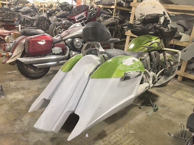 Victory Cross Country 6" Trendsetter Extended Hard Saddlebags Out & Down Bags Rear Fender No Cut Outs