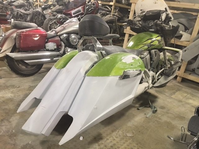 Victory Cross Country 6" Trendsetter Extended Hard Saddlebags Out & Down Bags Rear Fender Dual Cut Out
