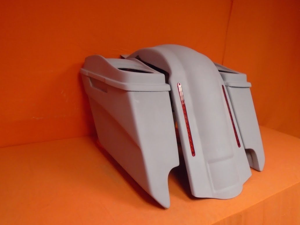 Harley Davidson 5" Heritage Softail Extended Saddlebags Dual 6 X 9 Speaker Lids   LED Fender Dual Cutouts