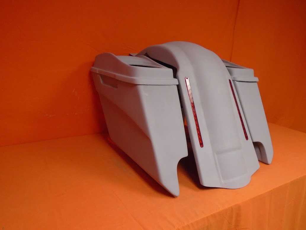 Harley Davidson 5" Heritage Softail Extended Saddlebags Dual 6.5" Speaker Lids   LED Fender Dual Cutouts