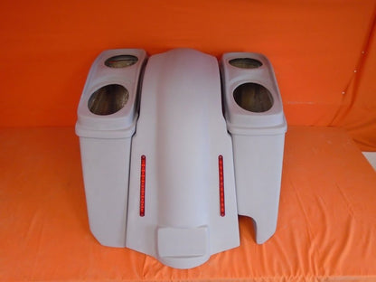 Harley Davidson 5" Heritage Softail Extended Saddlebags Dual 6.5" Speaker Lids   LED Fender Right Cutout