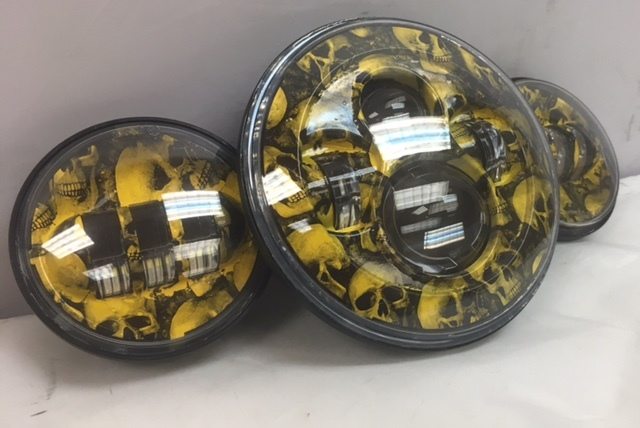 7" DAYMAKER YELLOW SKULL DESIGN Headlight   Dual 4.5" - 4 1/2" Auxiliary Spot Passing LED Fog Lights Bulb Harley SET