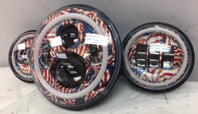 7" DAYMAKER AMERICAN FLAGS DESIGN Headlight   Dual 4.5" - 4 1/2" Auxiliary Spot Passing LED Fog Lights Red Halo Bulb Harley SET