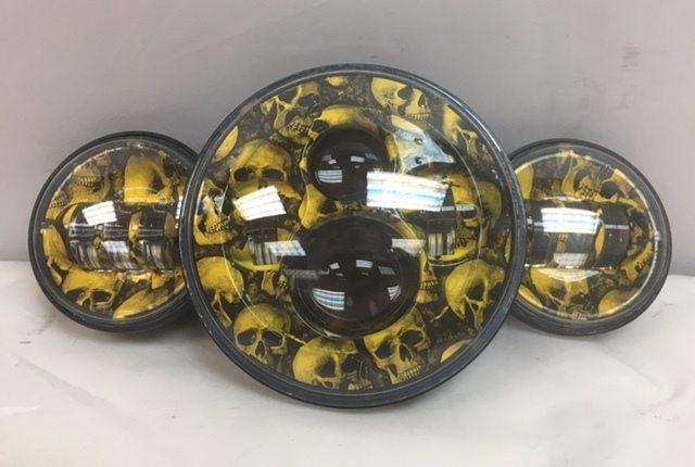 7" DAYMAKER YELLOW SKULL DESIGN Headlight   Dual 4.5" - 4 1/2" Auxiliary Spot Passing LED Fog Lights Bulb Harley SET