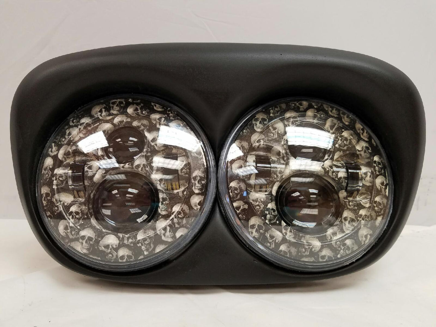 DUAL 7" DAYMAKER CUSTOM SKULL LED ROAD GLIDE Black Light Bulb Headlight Motorcycle Harley   Bezel