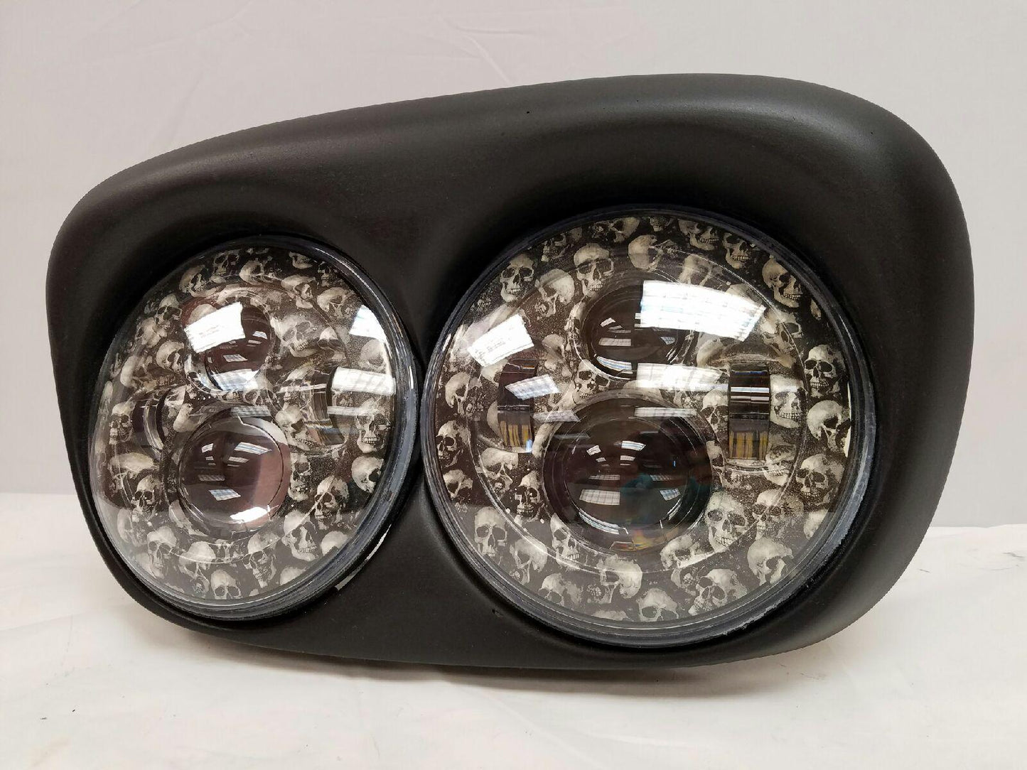 DUAL 7" DAYMAKER CUSTOM SKULL LED ROAD GLIDE Black Light Bulb Headlight Motorcycle Harley   Bezel