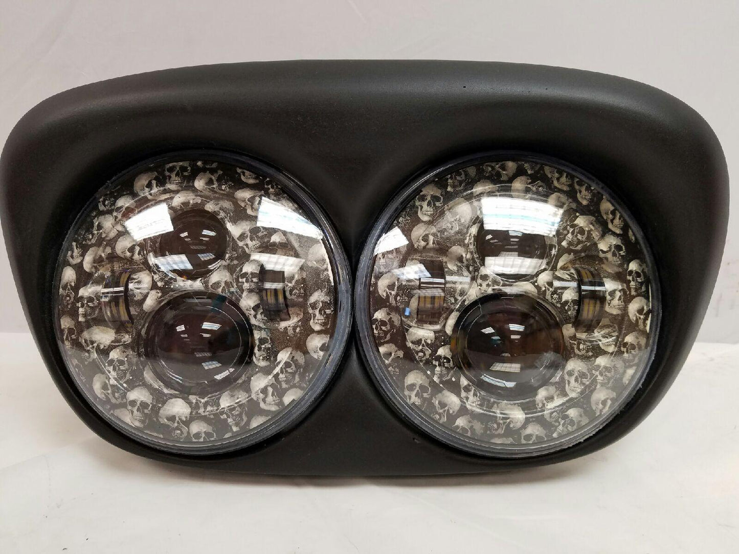 DUAL 7" DAYMAKER CUSTOM SKULL LED ROAD GLIDE Black Light Bulb Headlight Motorcycle Harley   Bezel