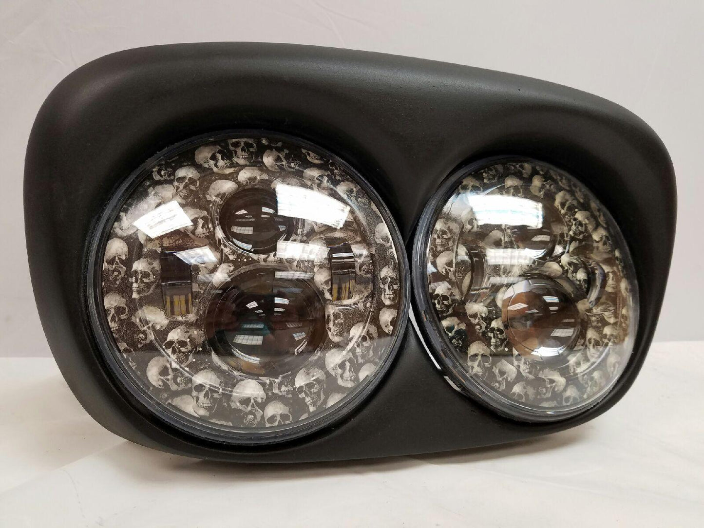 DUAL 7" DAYMAKER CUSTOM SKULL LED ROAD GLIDE Black Light Bulb Headlight Motorcycle Harley   Bezel