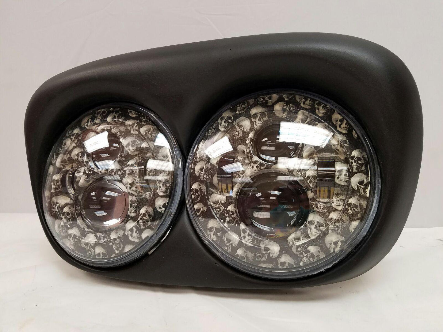 DUAL 7" DAYMAKER CUSTOM SKULL LED ROAD GLIDE Black Light Bulb Headlight Motorcycle Harley   Bezel