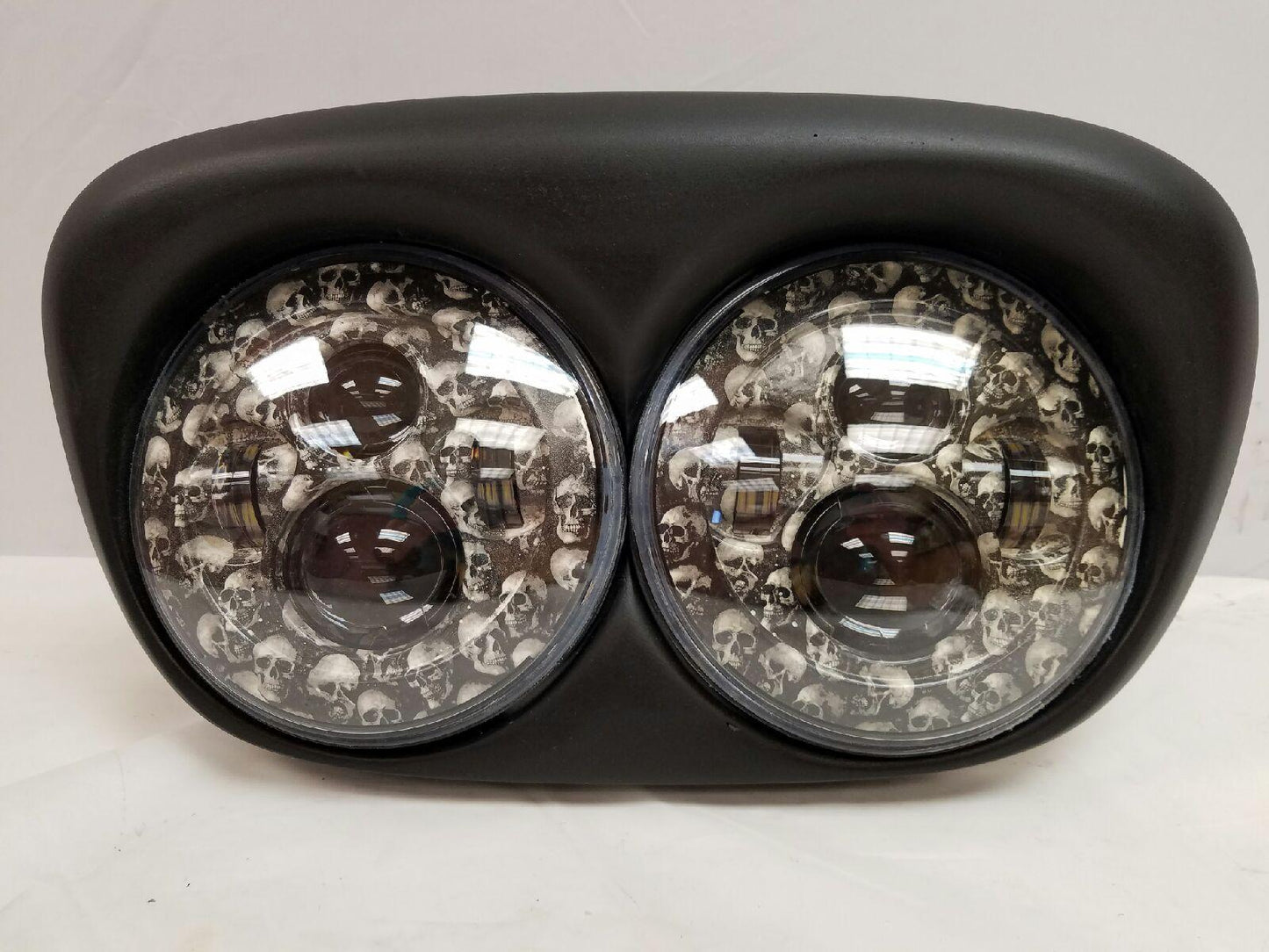 DUAL 7" DAYMAKER CUSTOM SKULL LED ROAD GLIDE Black Light Bulb Headlight Motorcycle Harley   Bezel