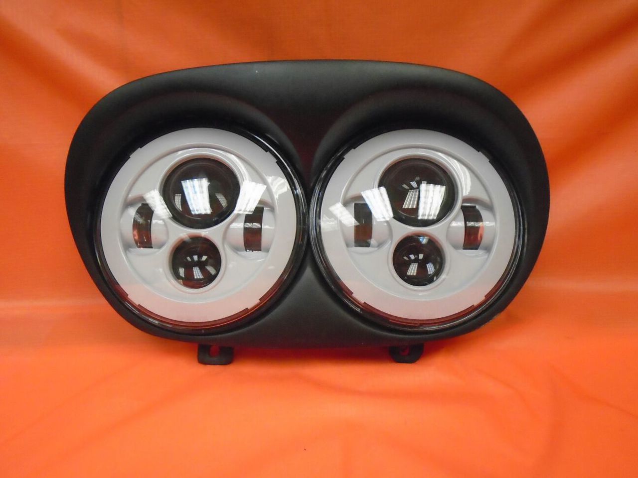 DUAL 7" WHITE DAYMAKER 2014 - 2018   LED ROAD GLIDE Light Bulb Headlight Harley   Bezel