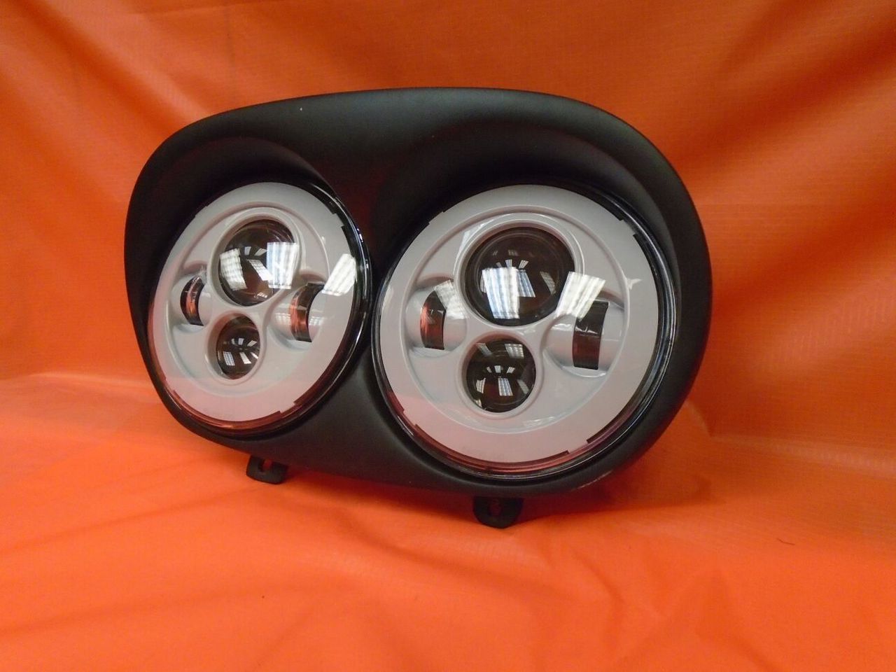DUAL 7" WHITE DAYMAKER 2014 - 2018   LED ROAD GLIDE Light Bulb Headlight Harley   Bezel