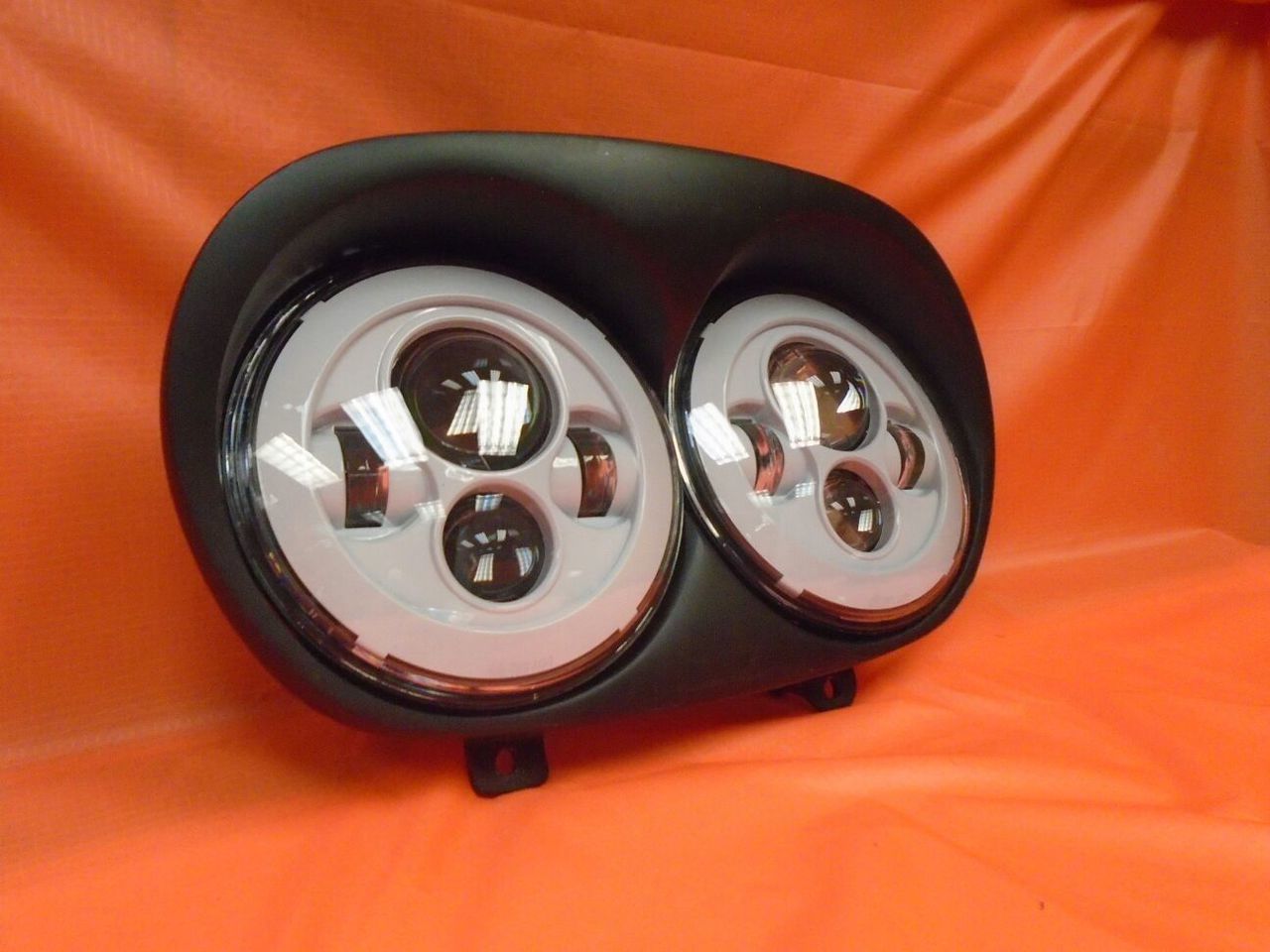 DUAL 7" WHITE DAYMAKER 2014 - 2018   LED ROAD GLIDE Light Bulb Headlight Harley   Bezel