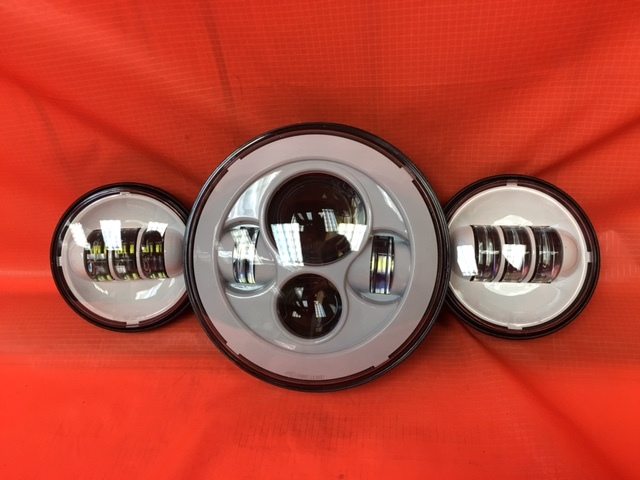 7" DAYMAKER WHITE Headlight   Dual White 4.5" - 4 1/2" Auxiliary AUX Spot Passing LED Fog Lights Bulb Harley SET