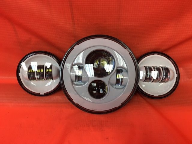 7" DAYMAKER WHITE Headlight   Dual White 4.5" - 4 1/2" Auxiliary AUX Spot Passing LED Fog Lights Bulb Harley SET