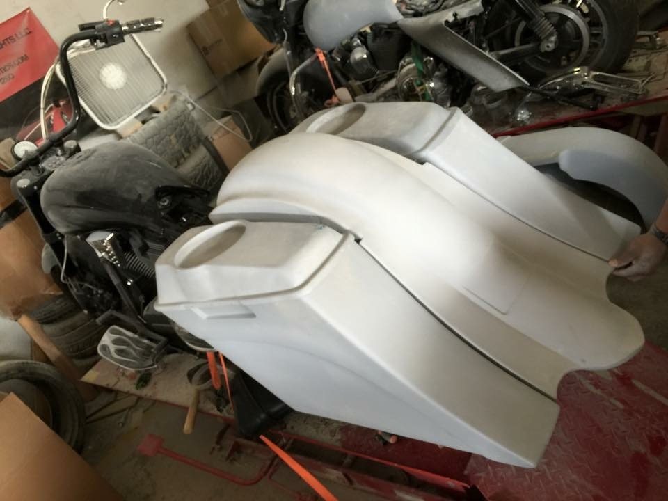 Victory Kingpin 6" Extended Hard Saddlebags Out & Down Bags   LED Rear Fender Dual Cut Out