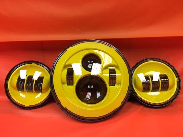 7" DAYMAKER YELLOW Headlight   Dual Yellow 4.5" - 4 1/2" Auxiliary AUX Spot Passing LED Fog Lights Bulb Harley SET