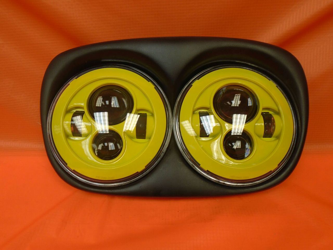 DUAL 7" YELLOW DAYMAKER LED ROAD GLIDE Black Light Bulb Headlight Motorcycle Harley   Bezel