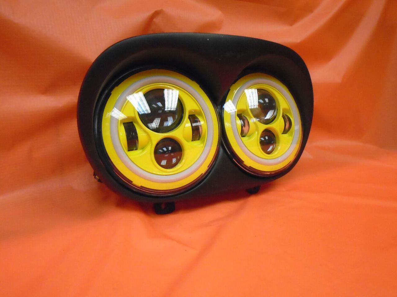 DUAL 7" YELLOW DAYMAKER 2014 - 2018   YELLOW HALO LED ROAD GLIDE Black Light Bulb Headlight Harley   Bezel