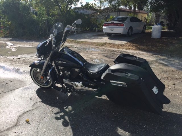 Suzuki C50 / C90 Boulevard 6" Out & Down Saddlebags   Fender, No Cut Outs   Lids & Rail Kit