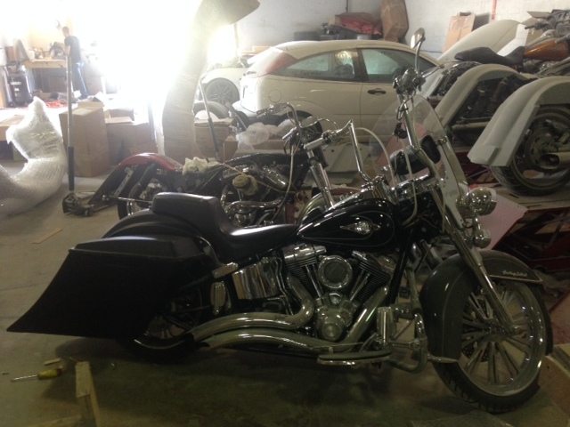 Harley Davidson 6" Heritage Softail Out &amp; Down Extended Saddlebags, Lids   Fender No Cutouts