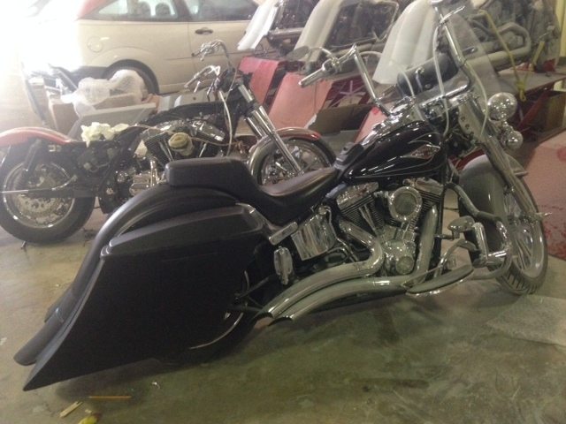 Harley Davidson 6" Heritage Softail Out &amp; Down Extended Saddlebags, Lids   Fender No Cutouts