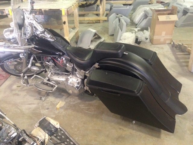 Harley Davidson 6" Heritage Softail Out &amp; Down Extended Saddlebags, Lids   Fender No Cutouts